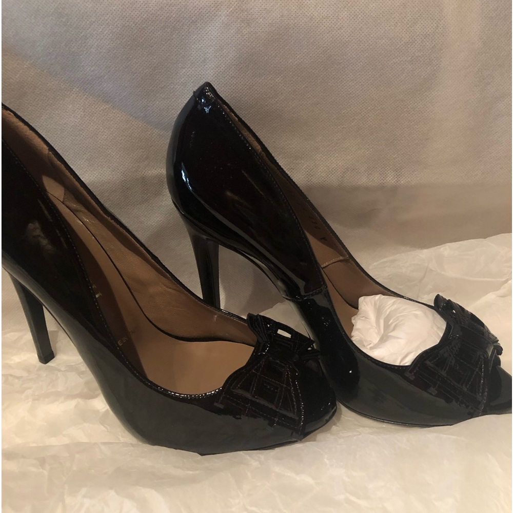 NWT in box Gorgeous Bruno Magli black patent leather peep toe pumps